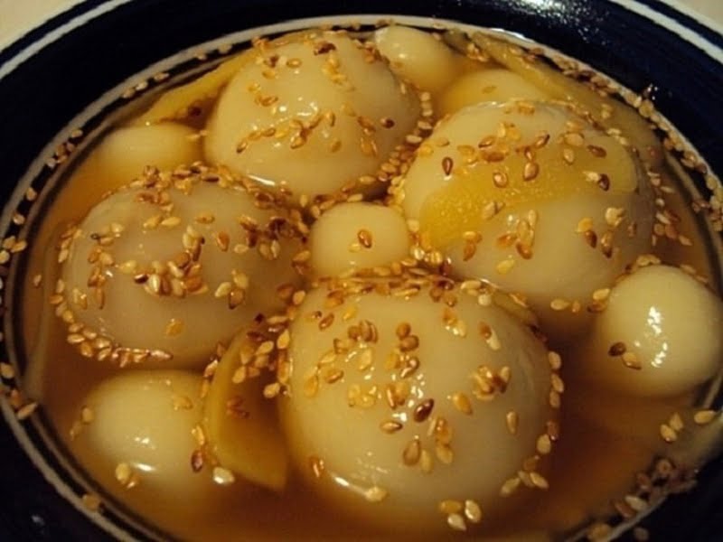 chè trôi nước trong mâm cỗ ngày tết Đoan Ngọ miền Nam.