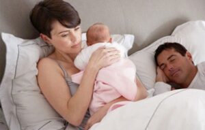 Thiếu ngủ cũng có thể gây ra mất sữa