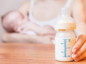 Trẻ bú sữa mẹ sẽ có IQ cao hơn