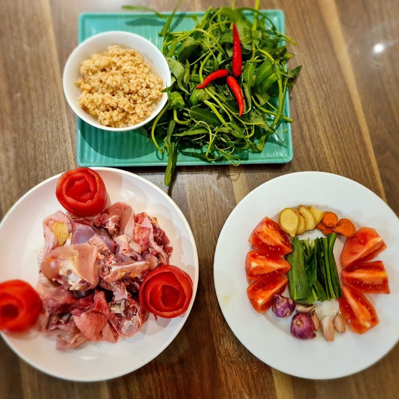 Nguyên liệu chế biến lẩu gà cơm rượu
