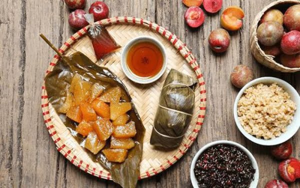 Tết Đoan Ngọ nên ăn bánh gì?