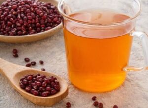 Nước đậu đỏ giúp mẹ sau sinh lợi tiểu